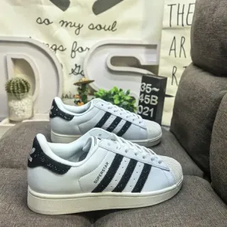 Adidas Superstar أبيض وأسود لامع علامة الكعب أحذية رياضية أسلوب حياة