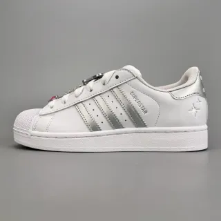 Adidas Superstar أبيض وفضي معدني أحذية رياضية أسلوب حياة