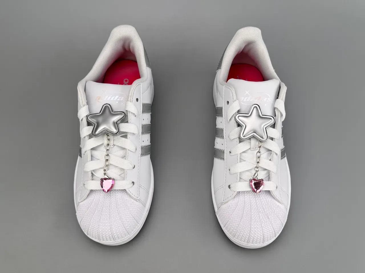 Adidas Superstar Tênis Lifestyle Branco e Prateado Metálico 7