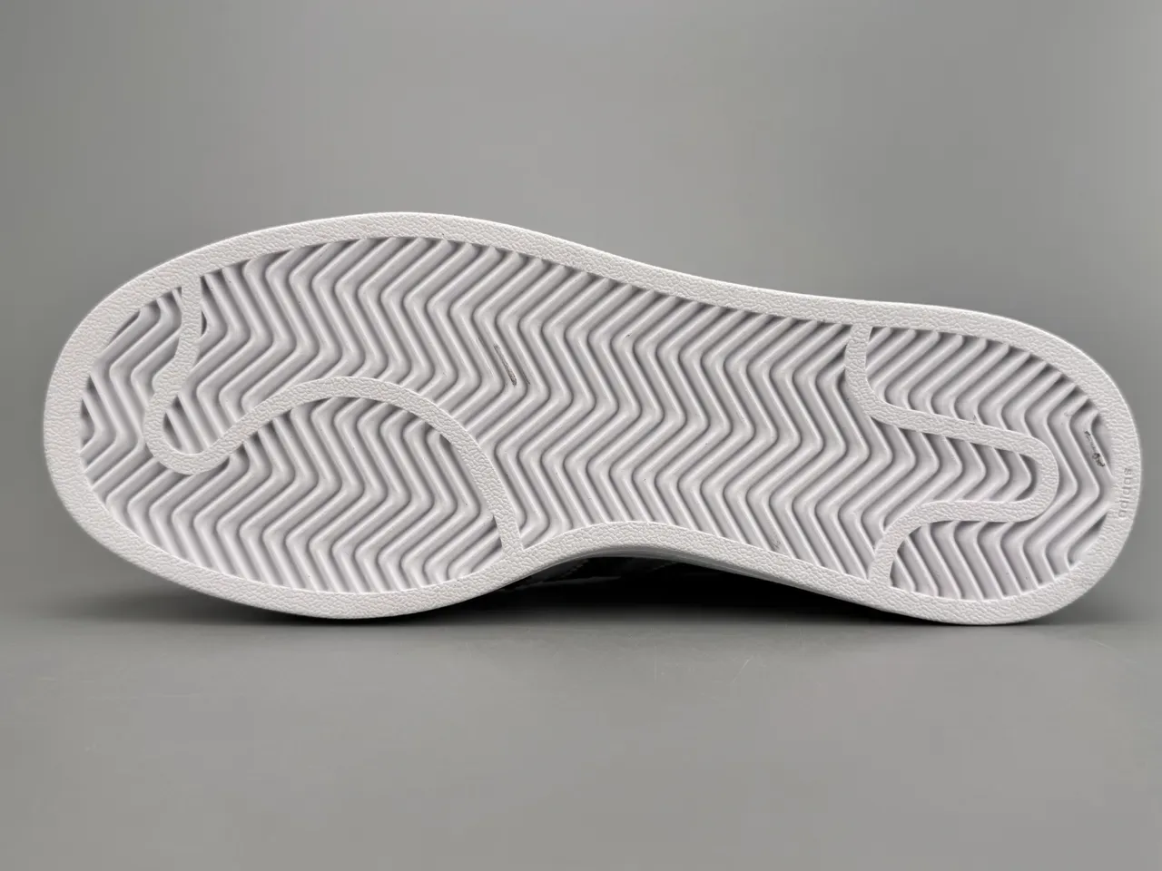 Adidas Superstar Tênis Lifestyle Branco e Prateado Metálico 8