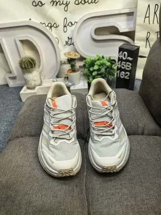 Adidas Terrex tênis de trail running leves cinza e branco cabedal em mesh com sobreposição sintética 10
