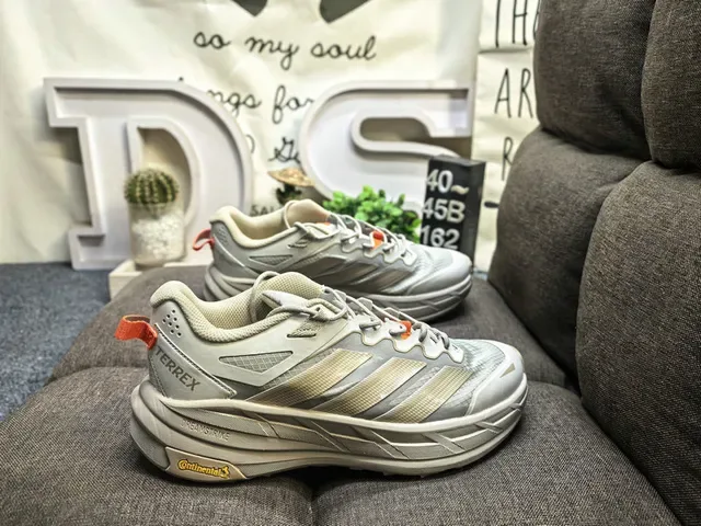 Adidas Terrex tênis de trail running leves cinza e branco cabedal em mesh com sobreposição sintética 11