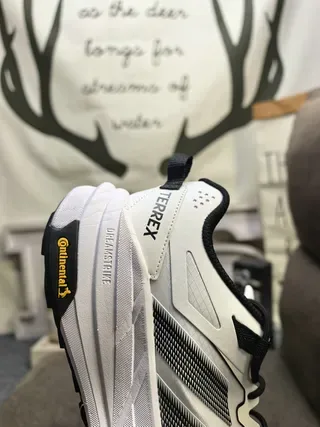 Adidas Terrex tênis de trail running leves cinza e branco cabedal em mesh com sobreposição sintética 13
