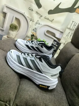 Adidas Terrex tênis de trail running leves cinza e branco cabedal em mesh com sobreposição sintética 17