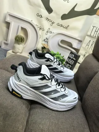 Adidas Terrex tênis de trail running leves cinza e branco cabedal em mesh com sobreposição sintética 19