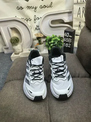 Adidas Terrex tênis de trail running leves cinza e branco cabedal em mesh com sobreposição sintética 20