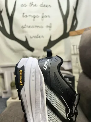 Adidas Terrex tênis de trail running leves cinza e branco cabedal em mesh com sobreposição sintética 23