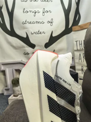 Adidas Blanco Negro Carbon-Plated Silueta de Carrera Rayas Perforadas Zapatos de Running 3