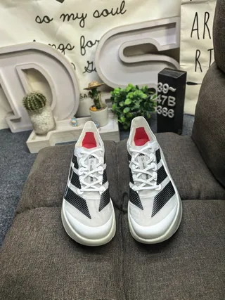 Adidas Blanco Negro Carbon-Plated Silueta de Carrera Rayas Perforadas Zapatos de Running 10