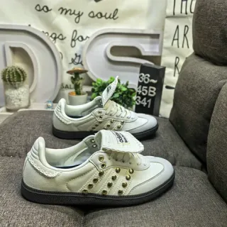 Adidas أبيض أسود لوحات جانبية مثبتة بالمسامير علوة جلدية أحذية رياضية نمط حياة