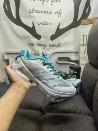 Adidas أبيض أزرق شبكة علوية تفاصيل سيان أكسنت لايف ستايل سنيكرز 5
