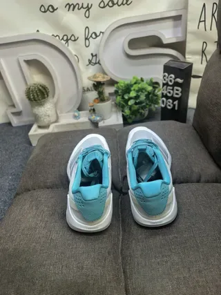 Adidas أبيض أزرق شبكة علوية تفاصيل سيان أكسنت لايف ستايل سنيكرز 8