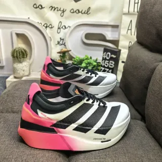 Adidas Tênis Brancos Rosados Sculpted Lightstrike Pro Midsole Perforated Mesh Upper Tênis de corrida