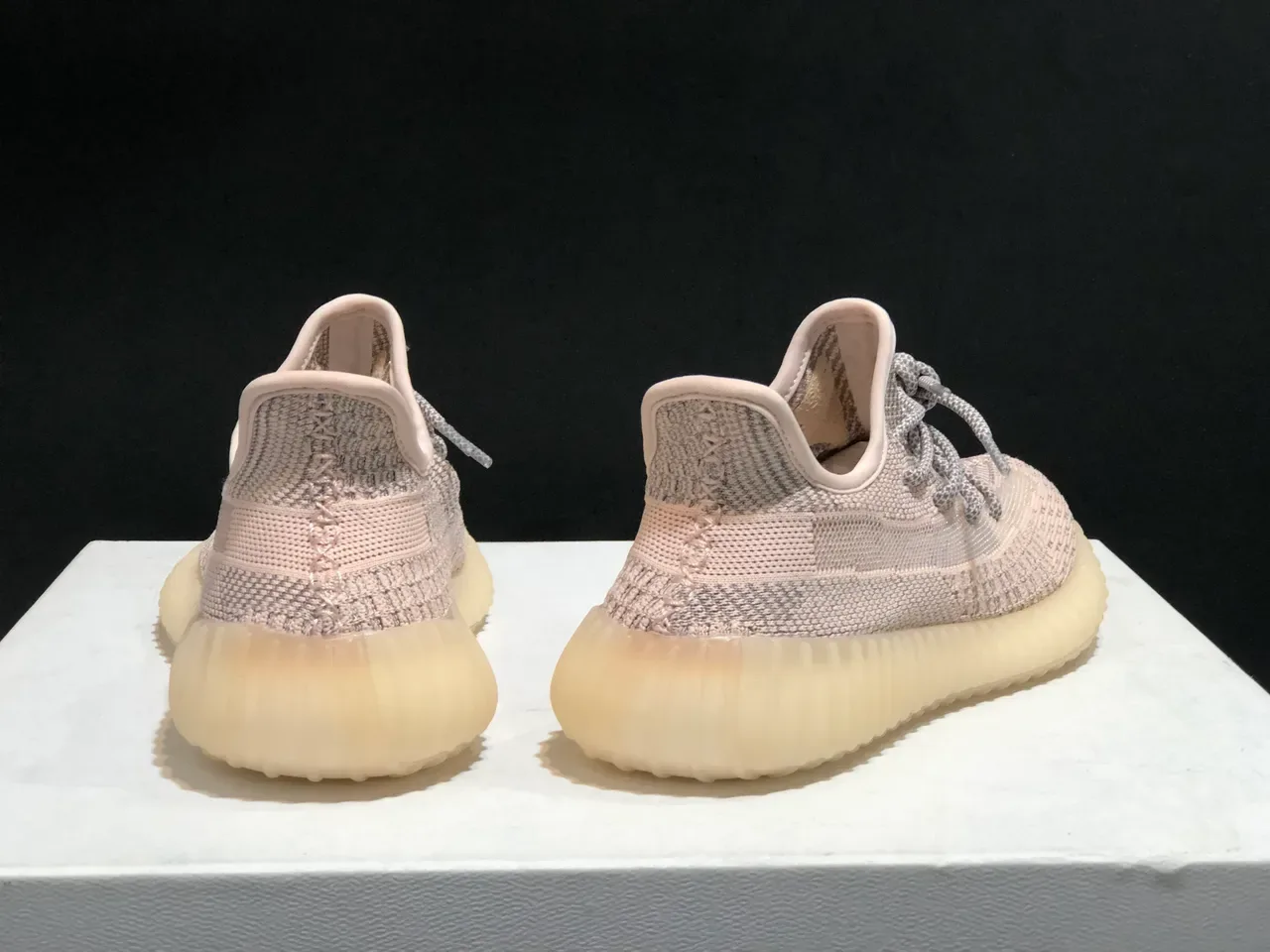 Adidas Yeezy Boost 350 ভূরা গ্রে কিনিট আপার রিবড ট্রান্সলুসেন্ট সোল লাইফস্টাইল স্নিকার্স 2