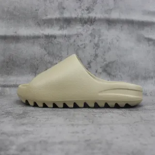 Adidas Yeezy Slide 米色拖鞋