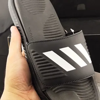 Adidas Yeezy Slide 黑白拖鞋