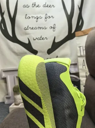Adidas 黄色黑色针织鞋面雕塑凸纹中底生活方式运动鞋 3