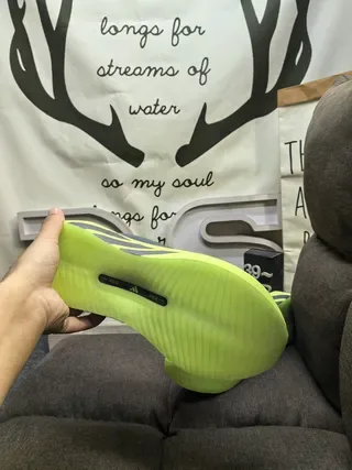 Adidas 黄色黑色针织鞋面雕塑凸纹中底生活方式运动鞋 4