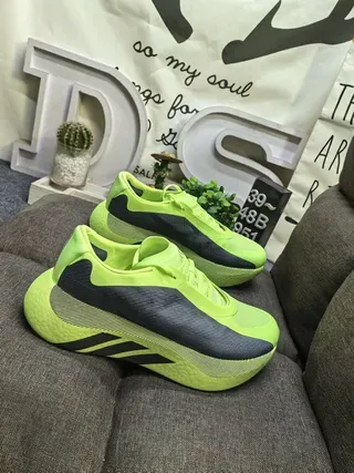 Adidas 黄色黑色针织鞋面雕塑凸纹中底生活方式运动鞋 9