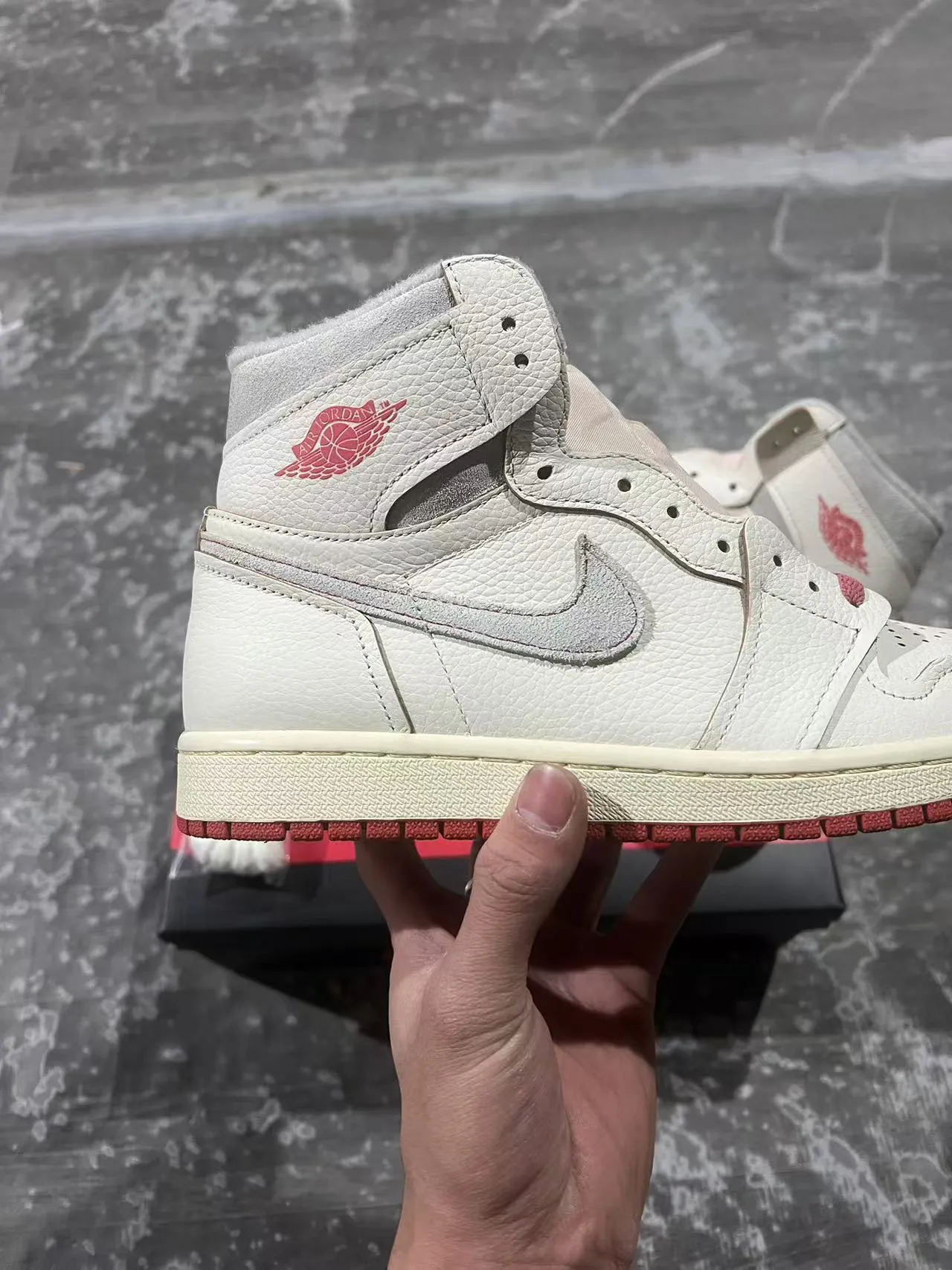 Air Jordan 1 Beige Red Tênis de basquete com parte superior de couro granulado de alta 7