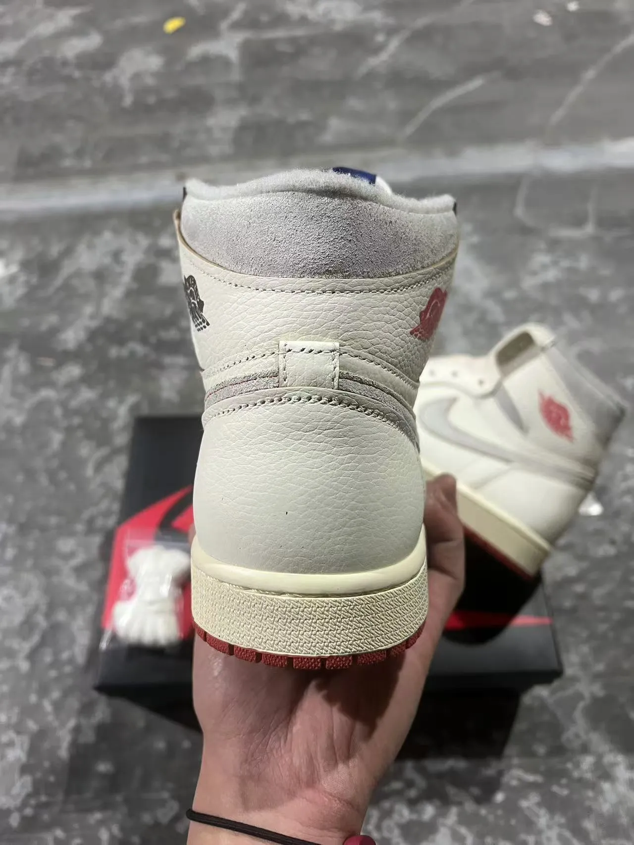 Air Jordan 1 Beige Red Tênis de basquete com parte superior de couro granulado de alta 8