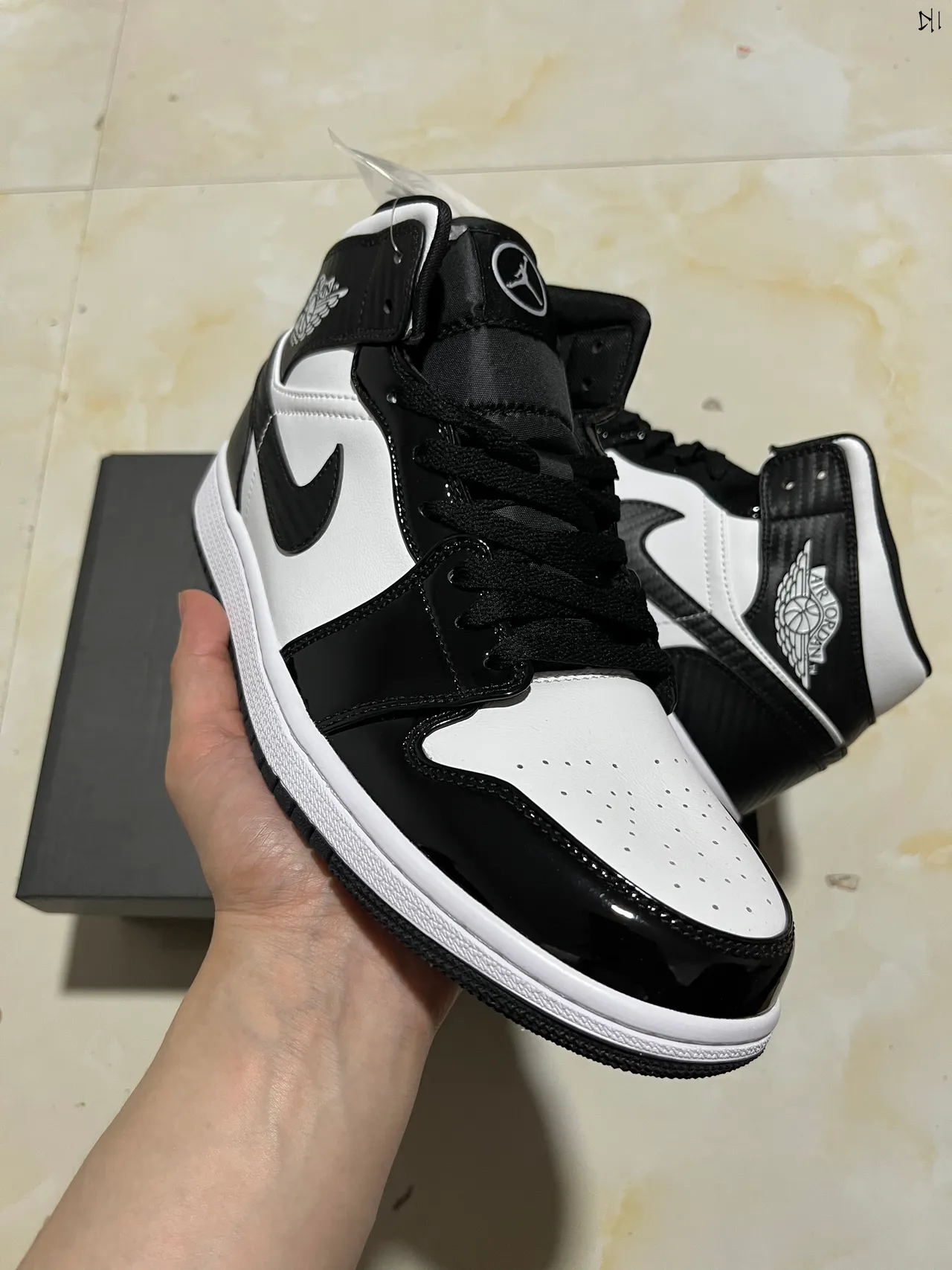 Air Jordan 1 chaussures de basketball montantes à texture en fibre de carbone noir et blanc 2