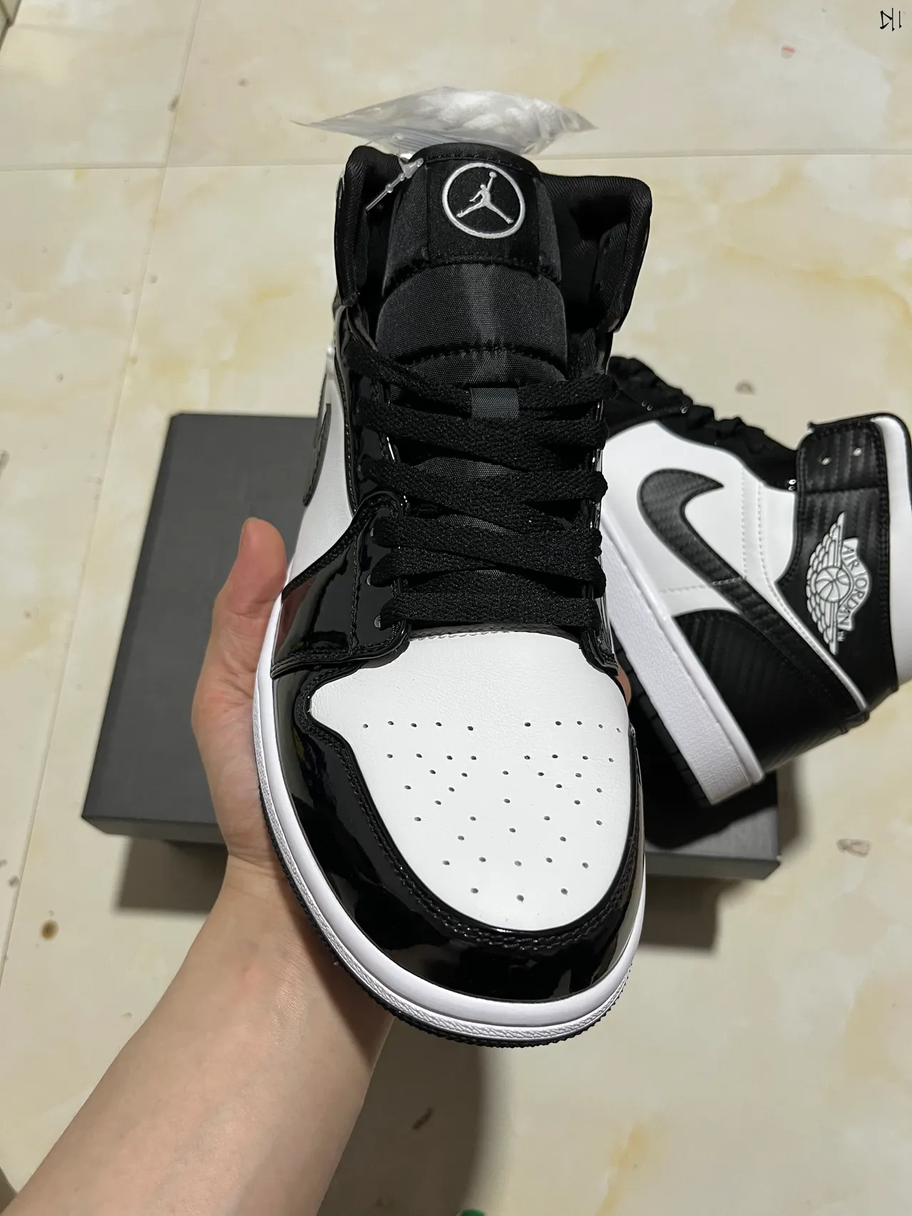 Air Jordan 1 chaussures de basketball montantes à texture en fibre de carbone noir et blanc 3