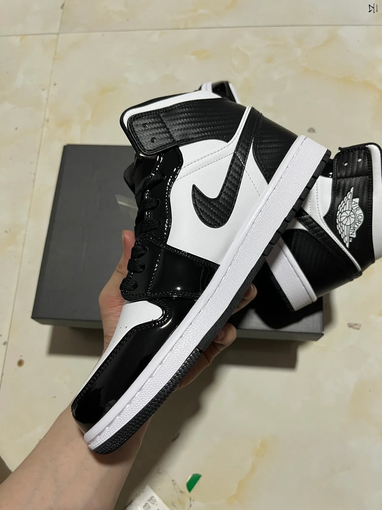 Air Jordan 1 chaussures de basketball montantes à texture en fibre de carbone noir et blanc 5