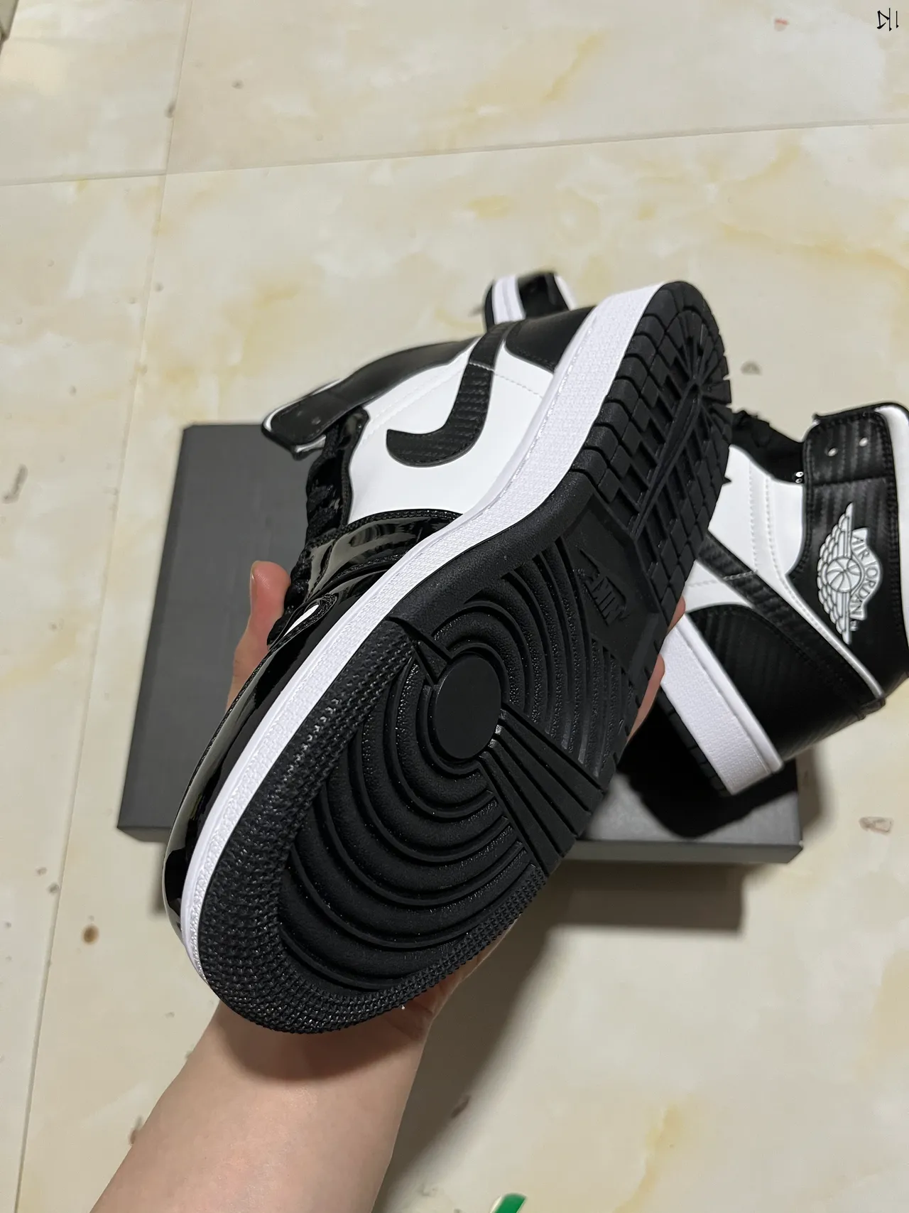 Air Jordan 1 chaussures de basketball montantes à texture en fibre de carbone noir et blanc 6