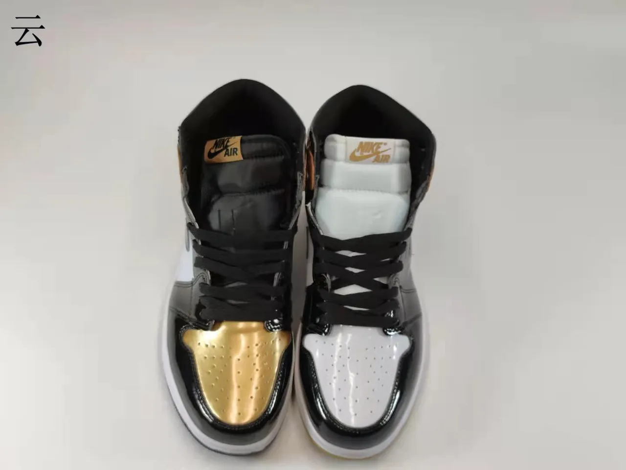 Chaussures de basketball Air Jordan 1 High noir brillant et or métallisé 7