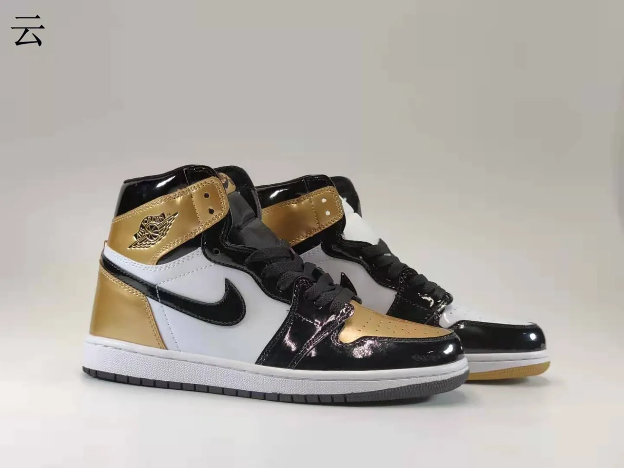 Chaussures de basketball Air Jordan 1 High noir brillant et or métallisé 8