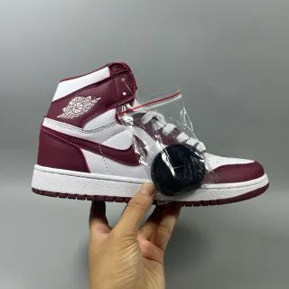 Tênis de basquete Air Jordan 1 High bordô e branco