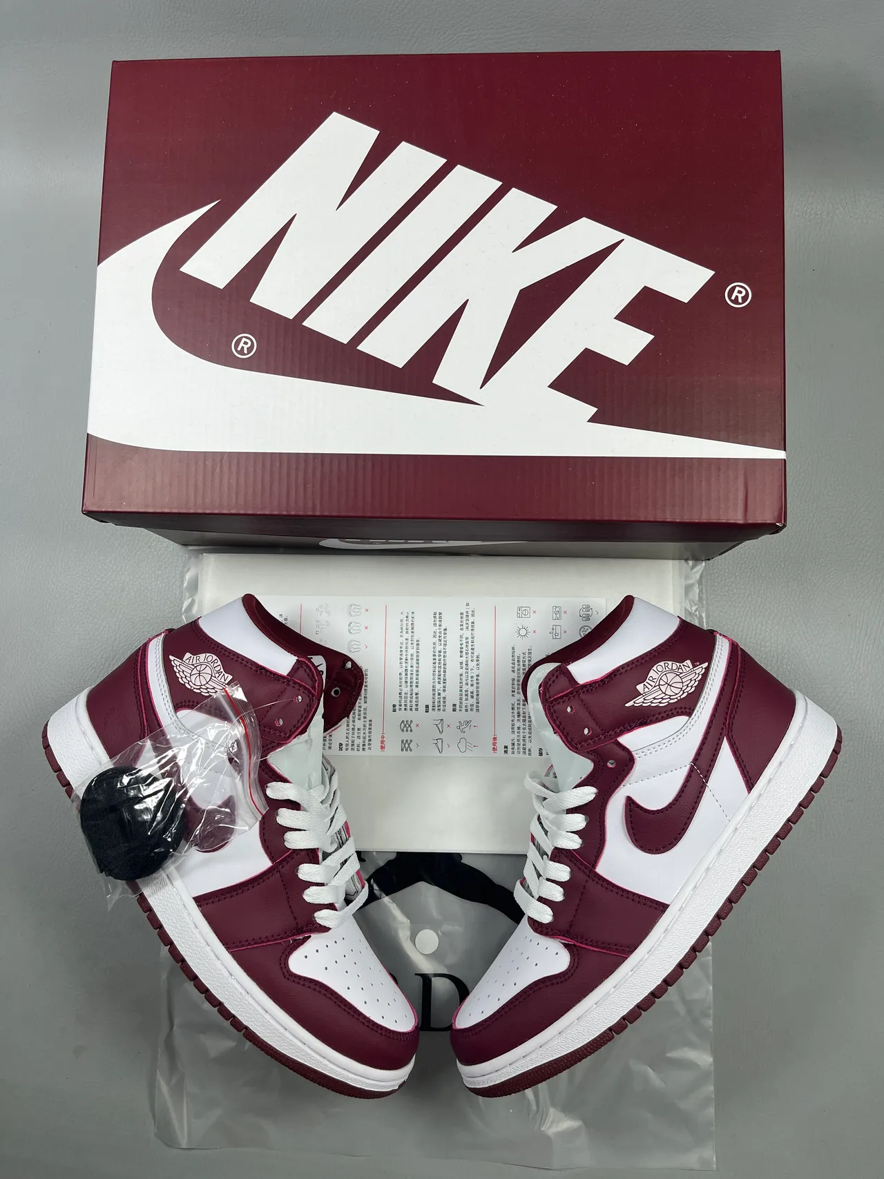 Tênis de basquete Air Jordan 1 High bordô e branco 5