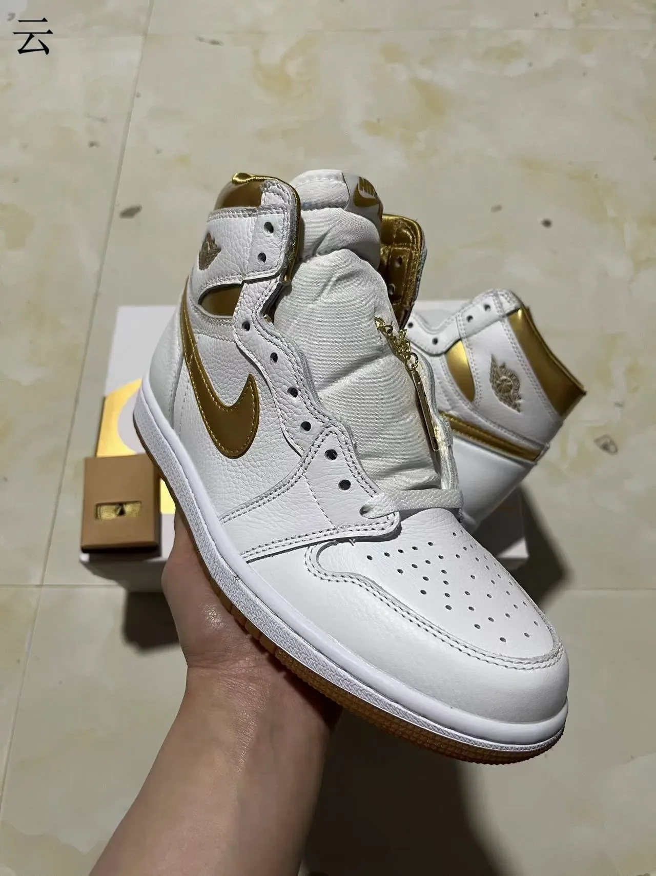 Air Jordan 1 High সাদা মেটালিক গোল্ড বাস্কেটবল জুতো 2