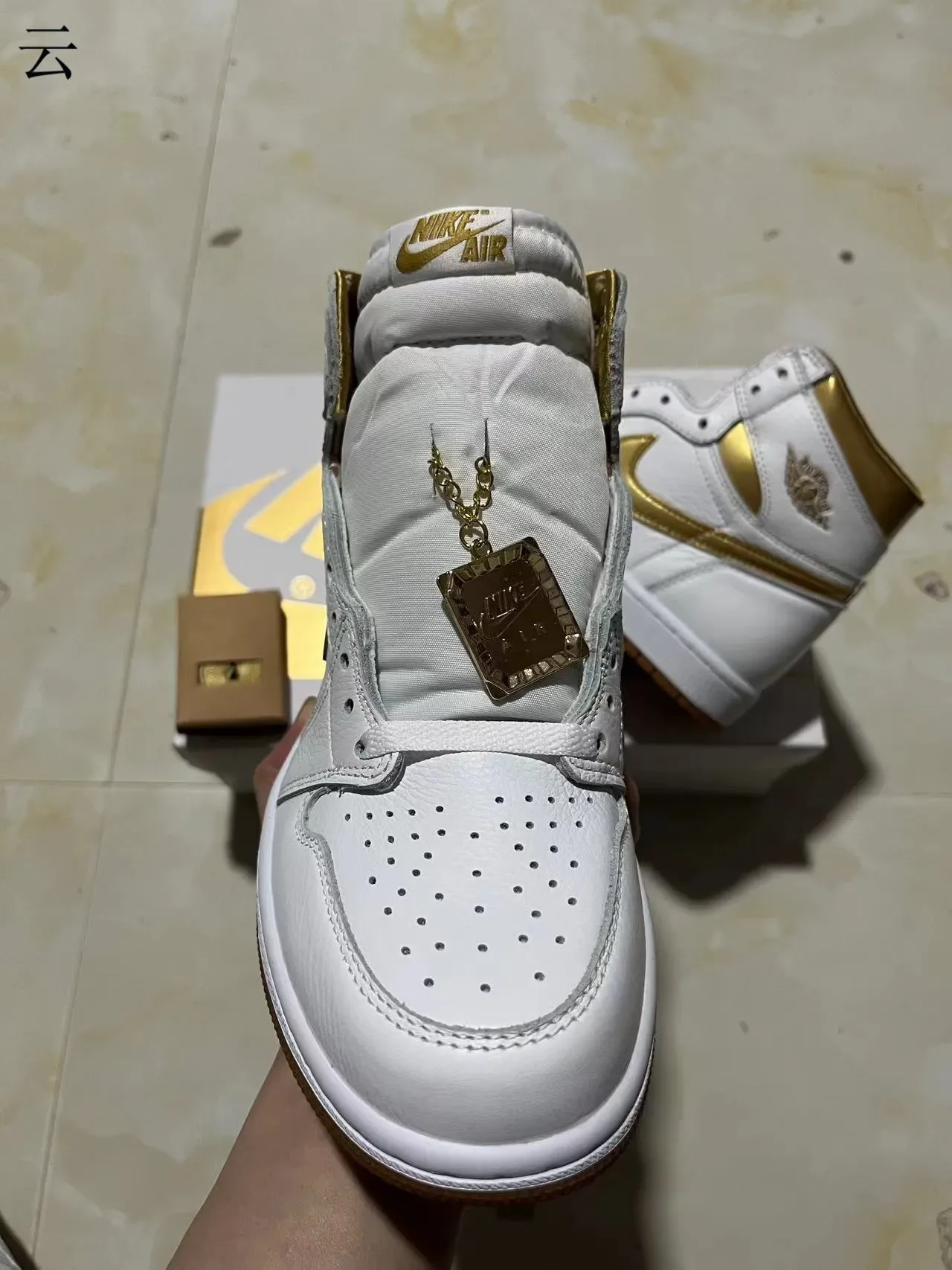Air Jordan 1 High সাদা মেটালিক গোল্ড বাস্কেটবল জুতো 3