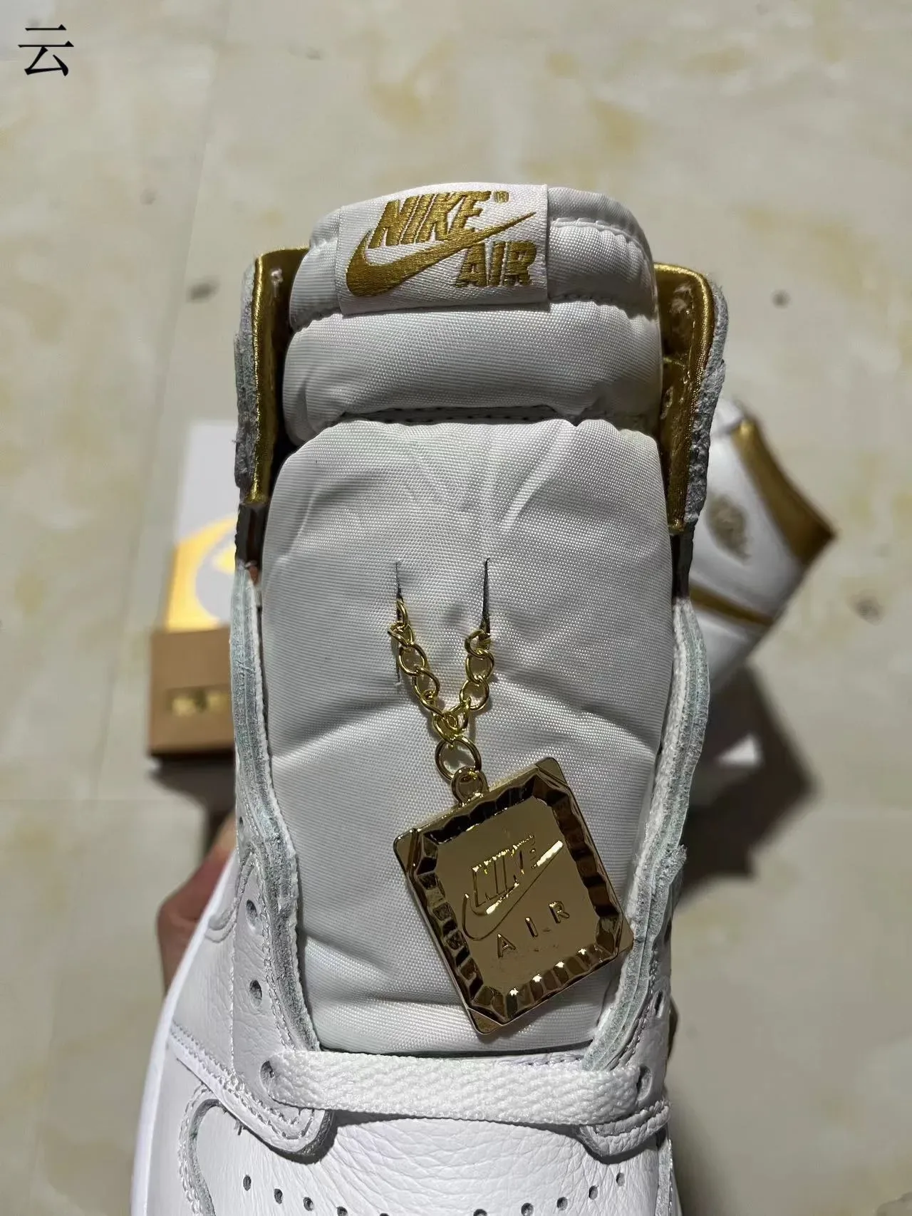 Air Jordan 1 High সাদা মেটালিক গোল্ড বাস্কেটবল জুতো 4