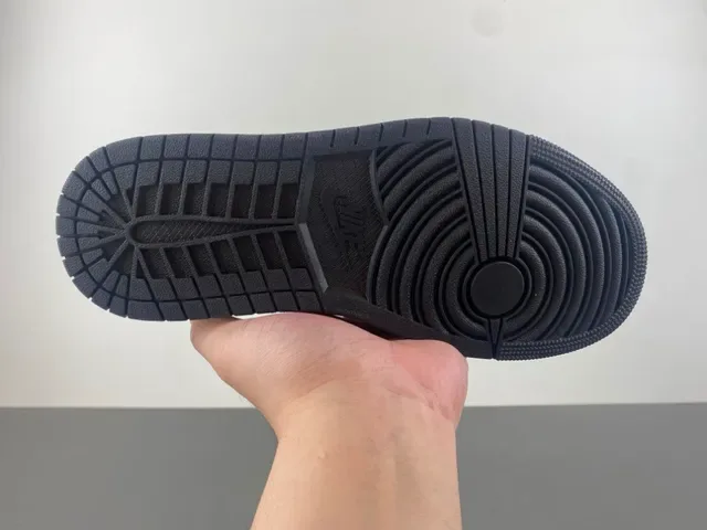 Tênis lifestyle Air Jordan 1 Low preto branco laranja 9