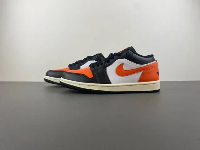 Tênis lifestyle Air Jordan 1 Low preto branco laranja 10