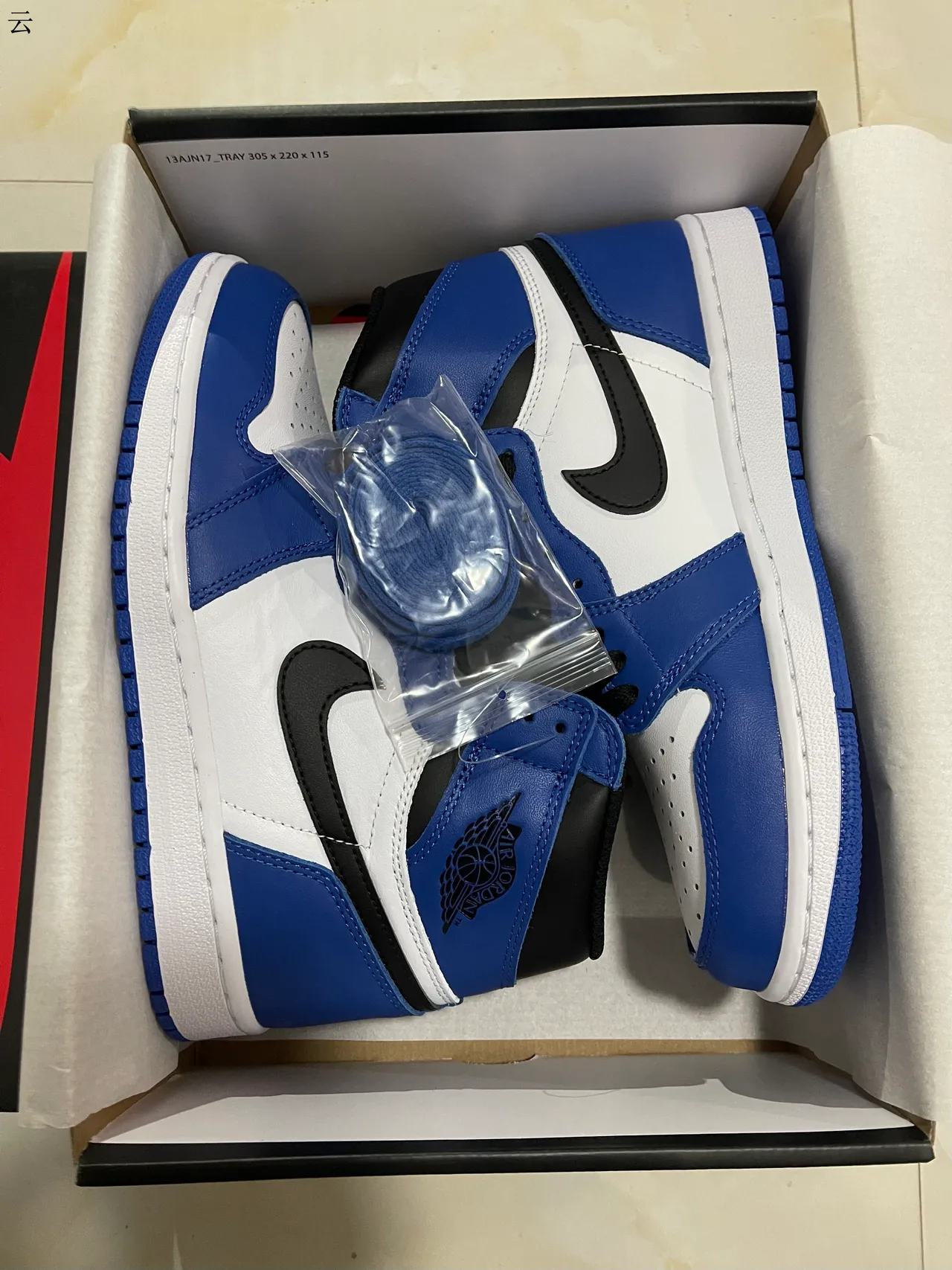 حذاء كرة السلة Air Jordan 1 أزرق ملكي أبيض أسود 4