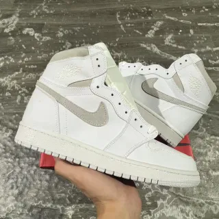 Tênis de basquete Air Jordan 1 branco cinza claro