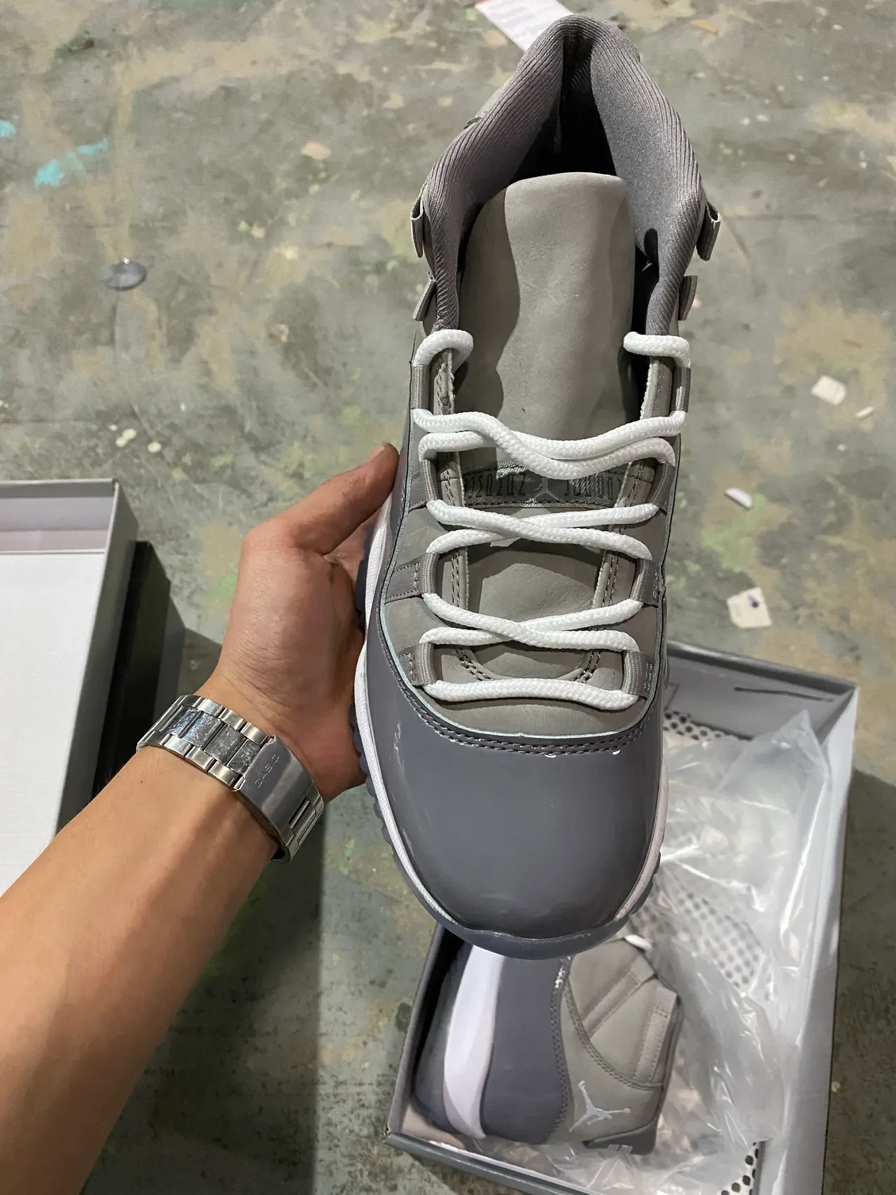 Air Jordan 11 Tênis de Basquete Preto e Branco de Couro Patentado 10