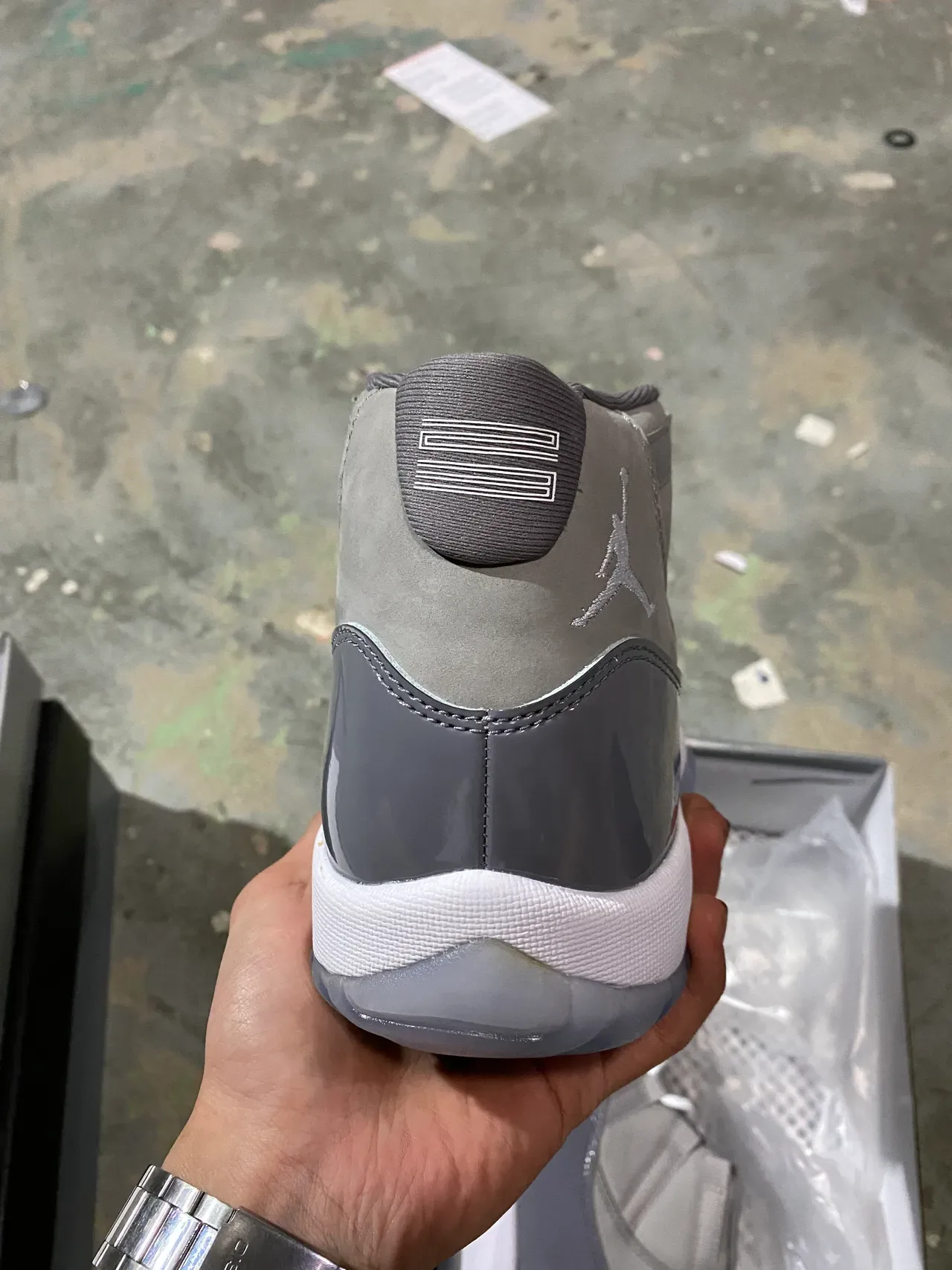 Air Jordan 11 Tênis de Basquete Preto e Branco de Couro Patentado 13