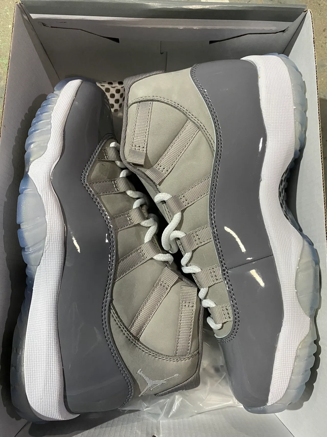Air Jordan 11 Tênis de Basquete Preto e Branco de Couro Patentado 14