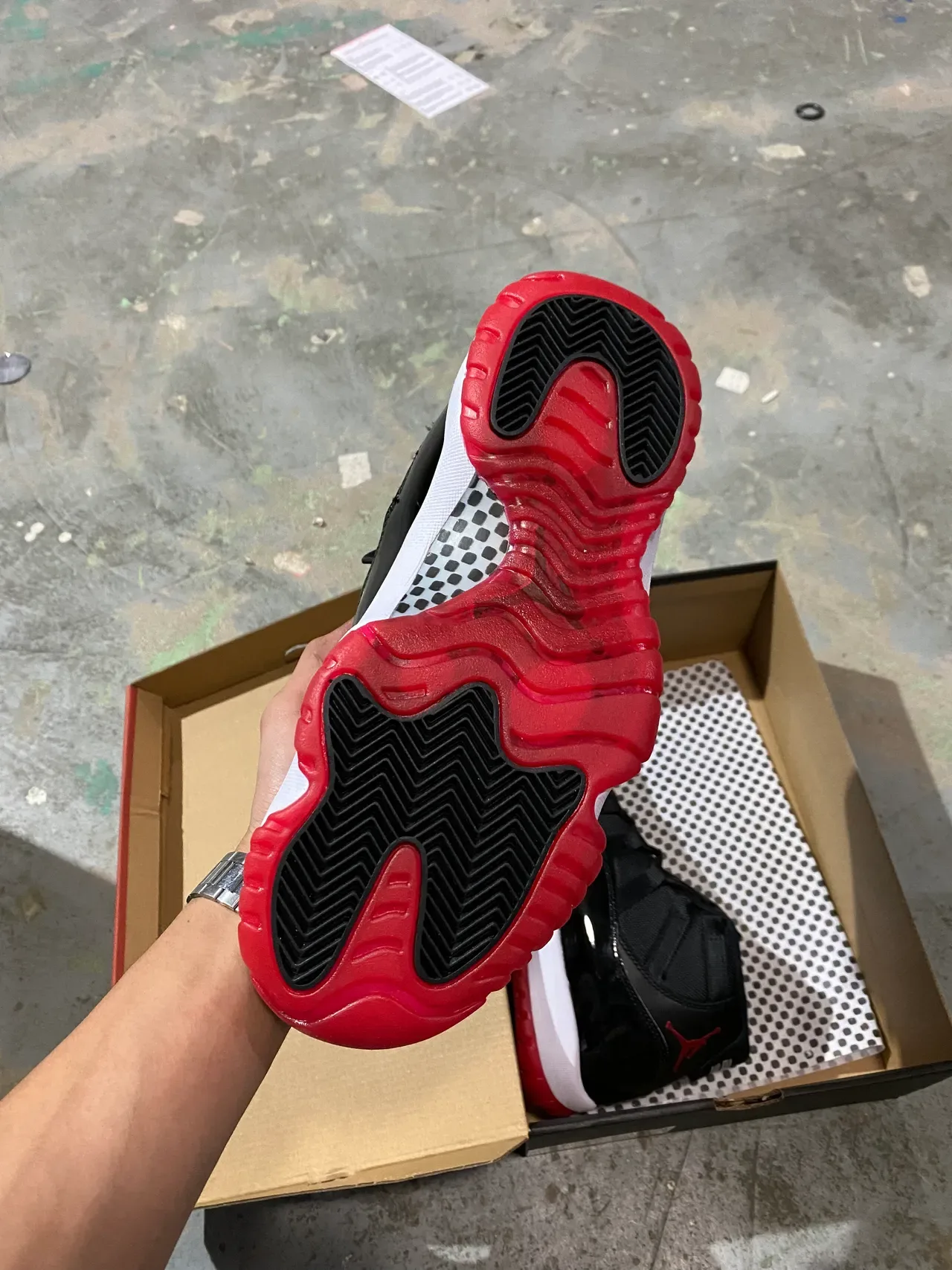 Air Jordan 11 Tênis de Basquete Preto e Branco de Couro Patentado 19