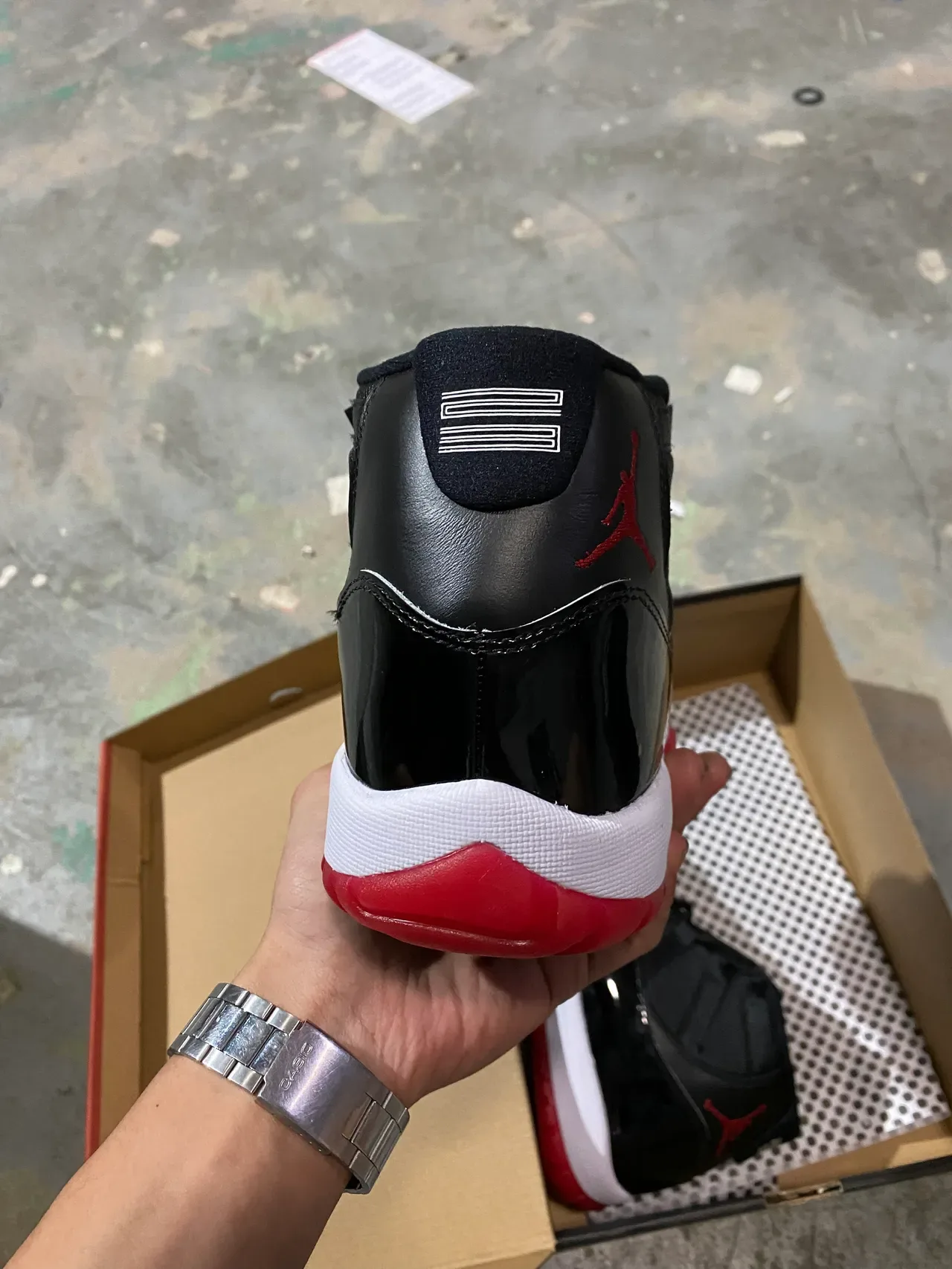 Air Jordan 11 Tênis de Basquete Preto e Branco de Couro Patentado 20