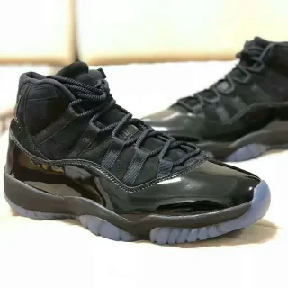 Tênis de basquete Air Jordan 11 em couro envernizado preto