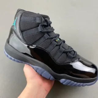 Tênis de basquete Air Jordan 11 em couro envernizado preto