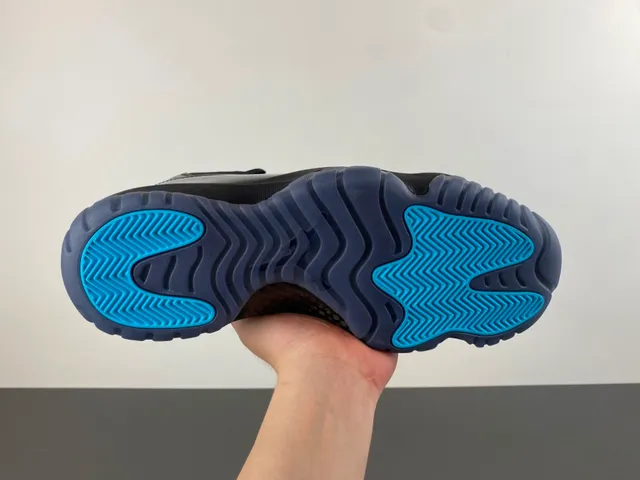 Air Jordan 11 কালো পেটেন্ট লেদার বাস্কেটবল জুতা 9