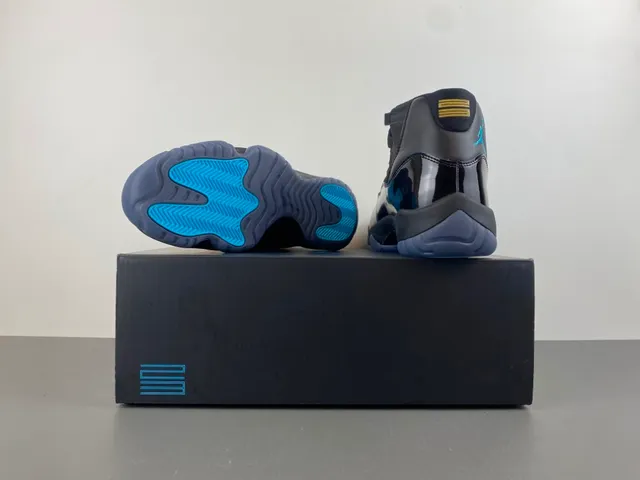 Air Jordan 11 কালো পেটেন্ট লেদার বাস্কেটবল জুতা 17