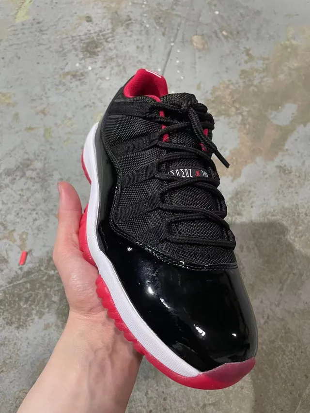 Air Jordan 11 أحذية كرة السلة جلد لامع أسود وردي 2